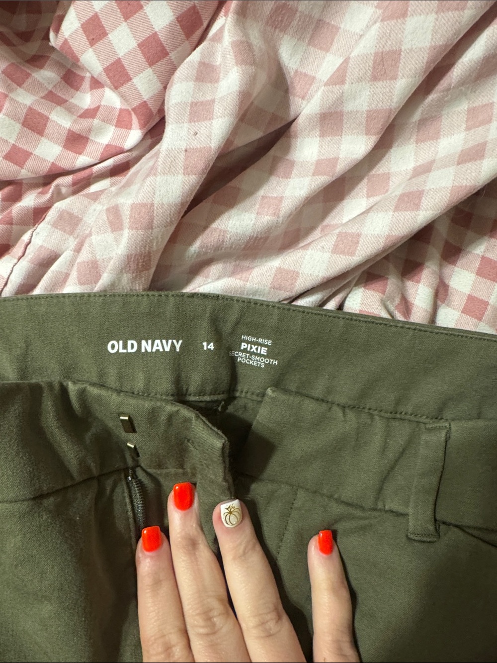 Old Navy Pixie High-Rise pants in Olive Green